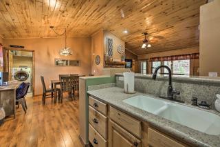 3 Mi to Fool Hollow Lake Cozy Cabin with Deck - Show Low - 5
