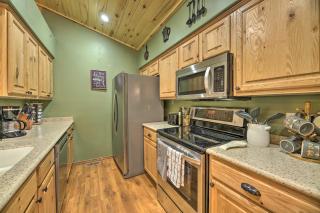 3 Mi to Fool Hollow Lake Cozy Cabin with Deck - 2