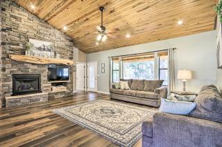 Modern Show Low Home with BBQ and Fire Pit! - Show Low - 4