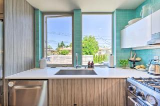Seattle Retreat with Canal and Mountain Rooftop Views! - Seattle - 4