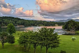 Rare Waterfront Chatuge Lake Gem with Hot Tub! - Hayesville - 0