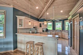 Rare Waterfront Chatuge Lake Gem with Hot Tub! - Hayesville - 1