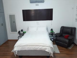 Nikita's Self-catering Haven 2 - Kimberley - 9