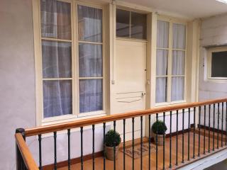 Grands Gîtes de charme avec jardin, lieu calme et paisible en plein coeur d'Arbois, linge inclu, lits faits à l'arrivée et ménage en fin de séjour - Arbois - 9