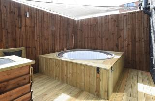 Slps 14 Hot Tub, Bar & Outdoor Terrace - Manchester - 6