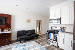Luxurious Furnished Studio w Full Kitchen in SD - San Diego - 5