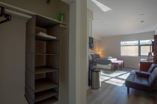 Luxurious Furnished Studio w Full Kitchen in SD - San Diego - 4