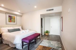 One Bedroom Apartment with San Diego Downtown View - San Diego - 2