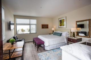 Premier Location with Great Scenic Downtown View - San Diego - 8