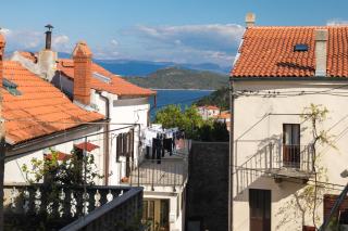Romantic stone house in historic center of Vrbnik - Vrbnik - 6
