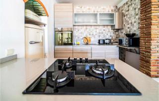 3 Bedroom Gorgeous Home In Estepona - Estepona - 3