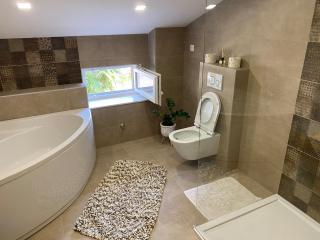 ANDREA, Premium three bedroom apartment, entire floor - 2