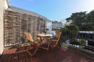 "The Penthouse Newquay" by Greenstay Serviced Accommodation - Spacious 3 Bed 3 Bath Apt with Sea Views, Sun Terrace & Private Parking - Perfect For Families, Small Groups & Business Travellers - 5 Mins To Beaches, Shops & Restaurants - Dog Friendly - Newquay - 3