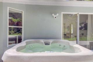 Hot Tub, Breakfast, Game Room, & Close to Beaches - North Port - 7