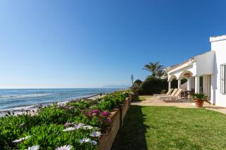 Charming villa on the seafront - 0