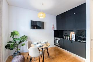 Mouzinho Studio w AC in City Center by LovelyStay - 9
