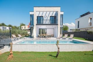 Villa Grota - Luxury 4-Bedroom Villa with Private Pool & Garden near Poreč - 0