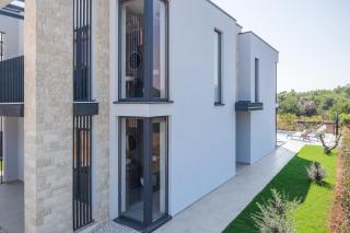 Villa Grota - Luxury 4-Bedroom Villa with Private Pool & Garden near Poreč - 5