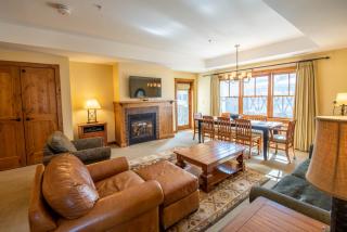 Spacious 3 Bedroom Condo with Balcony in Mountaineer Square condo - 7