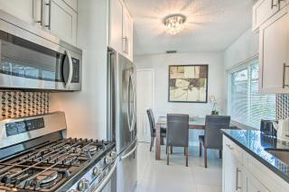 Shady and Eclectic Fort Lauderdale Dwelling with Yard! - Fort Lauderdale - 2