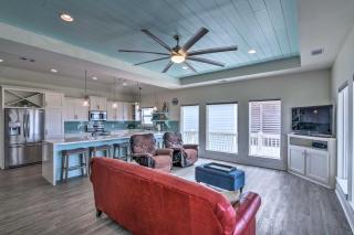 Bright Crystal Beach House with Deck, Walk to Ocean! - Bolivar Peninsula - 6
