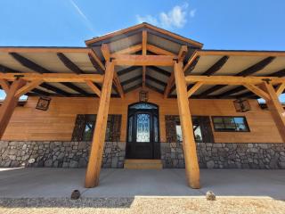 East Zion Mesa Retreat- Luxury, Hot Tub, Resort Amenities - Orderville - 7