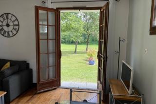 Gite Jeanroy a Cheerful 2 Bedroom Rural Gite - Saint-Martial-Viveyrol - 2