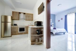 Idyllic Apartment steps from the Promenade - Sliema - 3