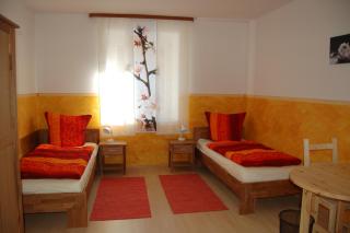 "Nesthocker" Café-Snackbar-Pension-Bauwagencamp - Offingen - 2