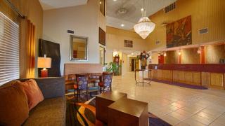 Best Western Plus Tulsa Woodland Hills Hotel and Suites - Tulsa - 6