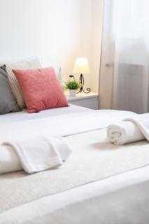 Sunny 2BDR Apartment with a Balcony - 4