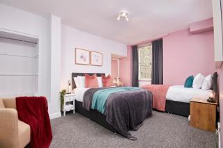 Elegant Apartment in Bath with Garden Sleeps 8 by PureStay - 2