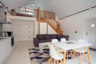 House Oasis heated pool, Hot Tub, Games Bar & Retreat - 1