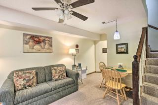 Cozy Roan Mountain Cabin with Private Balcony! - Roan Mountain - 6
