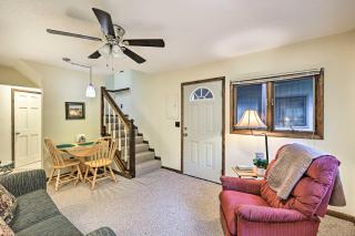 Cozy Roan Mountain Cabin with Private Balcony! - Roan Mountain - 4