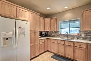 Gold Beach Townhome with Ocean Views and Sunroom! - Gold Beach - 1
