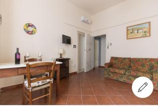Historical Apartments By Seaside - 8