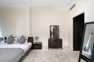 Steps Away From the Beach & Entertainment Hubs 1BR Unit, Torch Tower, Dubai Marina by Deluxe Holiday Homes - Dubai - 5