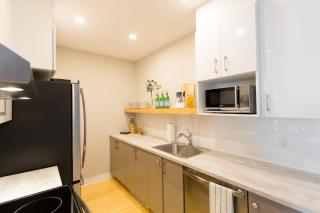 Trendy Little Italy 3 Bedroom Condo by Den Stays - Montreal - 2