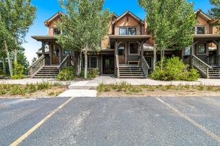 Kicking Horse Lodges 4-205 - 5