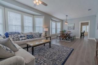Uptown Cottage Newly Updated Home Near the Strand Galveston Harbor and UTMB - Galveston - 7