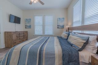 Uptown Cottage Newly Updated Home Near the Strand Galveston Harbor and UTMB - Galveston - 5