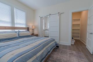 Uptown Cottage Newly Updated Home Near the Strand Galveston Harbor and UTMB - 1