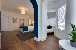 Large En-suite by the Beach - 4