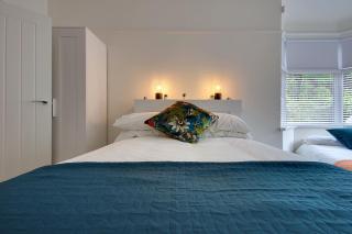 Large En-suite by the Beach - 3