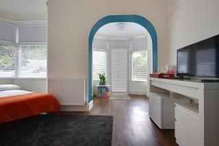 Large En-suite by the Beach - 7
