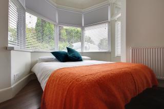 Large En-suite by the Beach - 2
