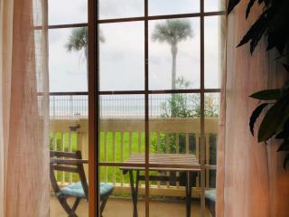 The Dawn Oceanfront Condo on Seawall Blvd - Galveston - 6