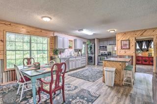 Sues Camp with Caddo Lake Access and Dock! - 5