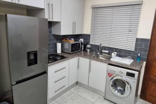 Koena Court Apartment 3 - With Uncapped Fiber Wi-Fi - 6